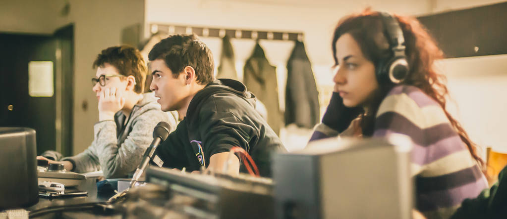 女生学什么技术好赚钱又有前途,女生现在可以学什么技术能挣钱
