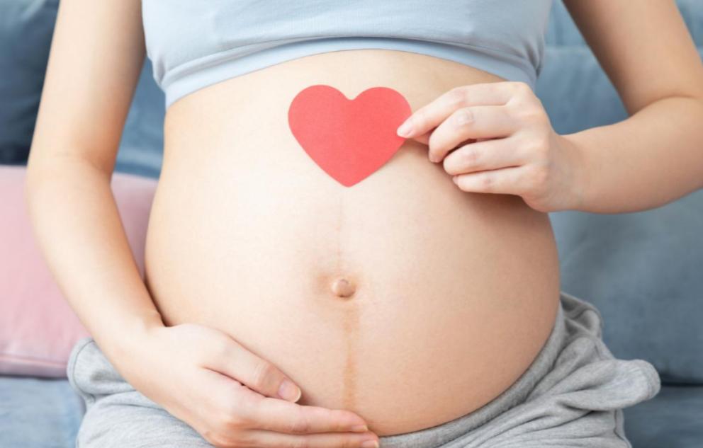 顺产时，为什么是胎儿的“头”先出来而不是脚呢？原因挺有意思