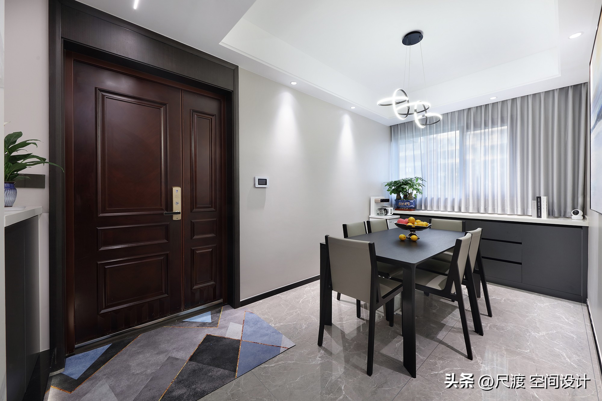 经典的黑白灰风格,高级耐看的极简黑白灰