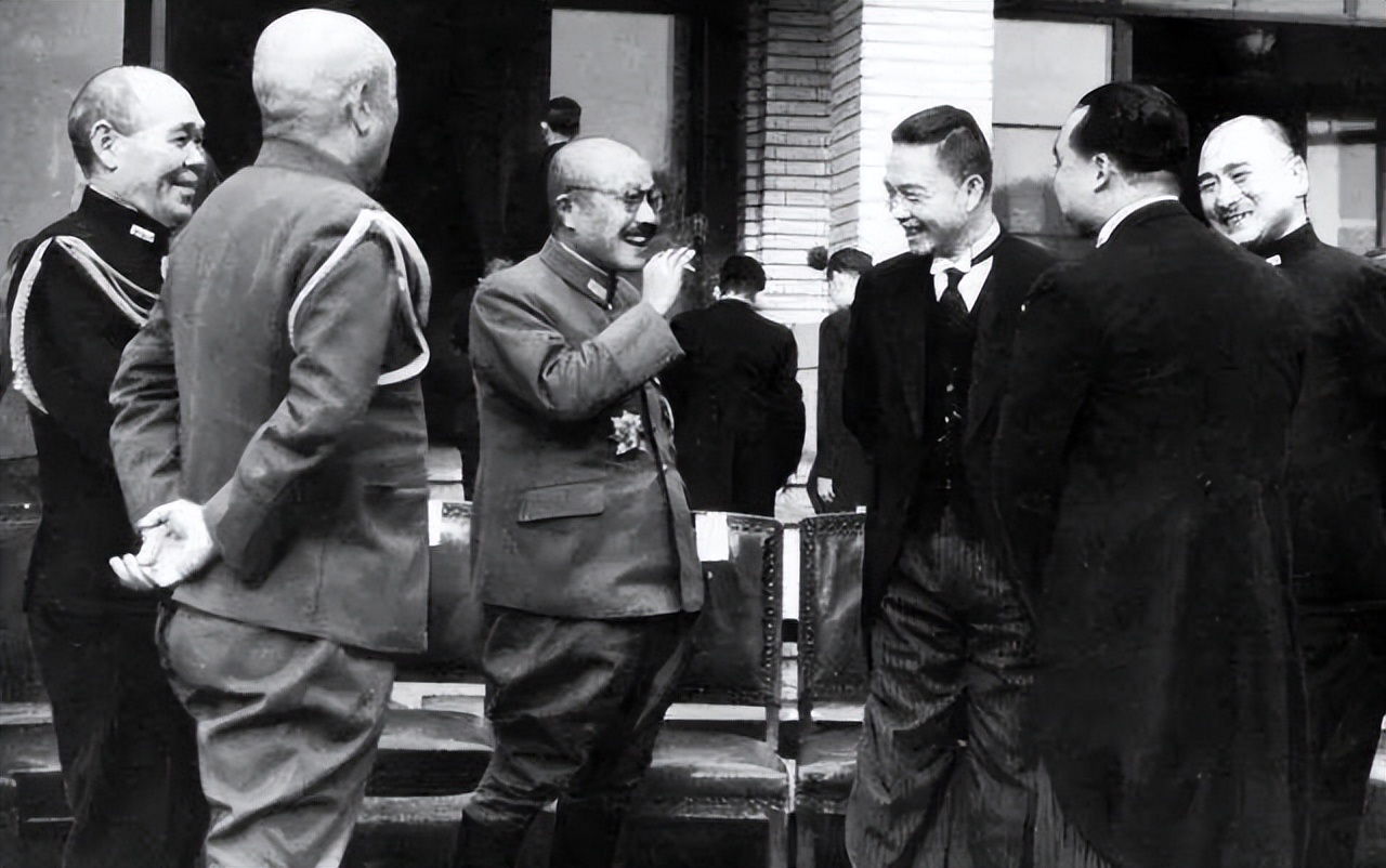 汪精卫炸开坟墓时的样子,汪精卫被炸掉的坟墓图片