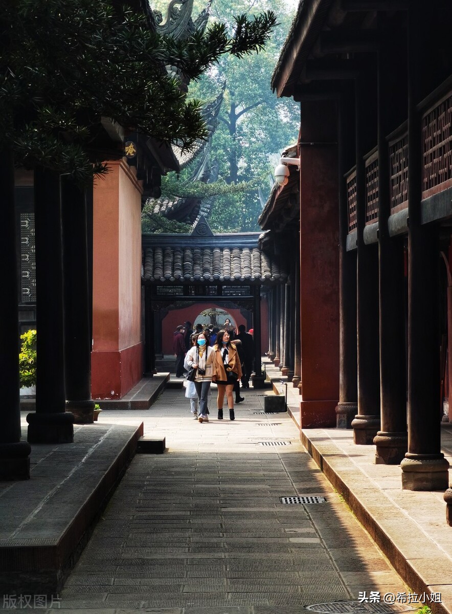 成都到乐山途中有哪些旅游景点,四川成都附近的旅游景点有哪些