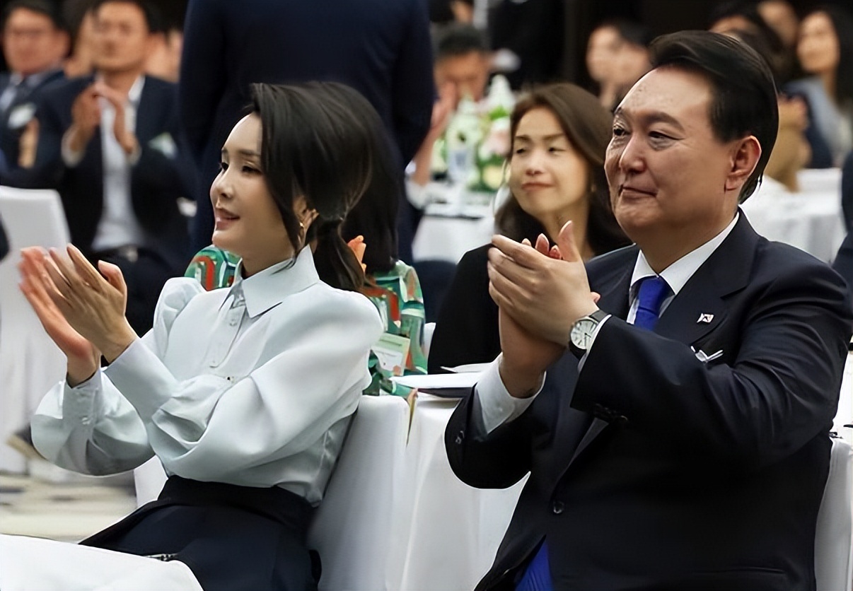 韩国第一夫人活动穿搭,韩国第一夫人衣品图片