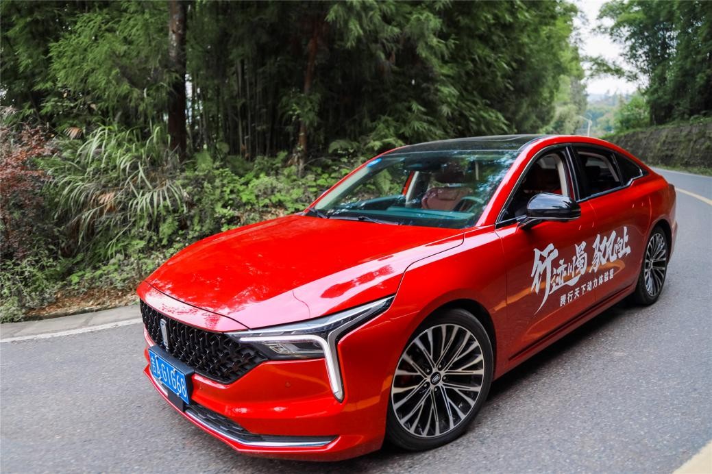 五万左右能买到什么年份的奔腾b70,年轻人的第一辆b级车奔腾b70