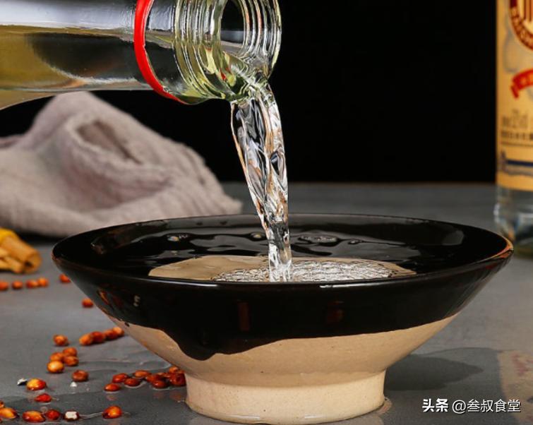 喝完酒后非常口渴是勾兑酒吗,喝完酒后口干舌燥还感觉饿