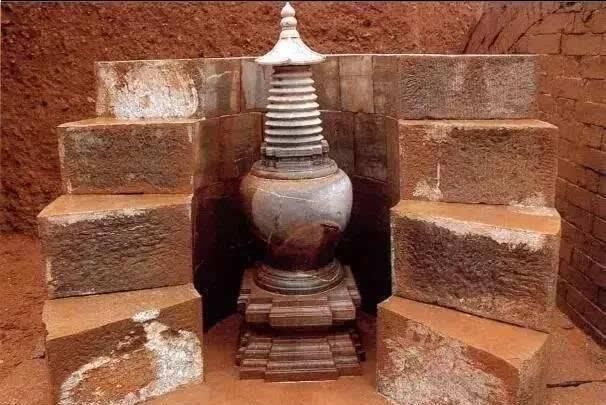 蚂蚁山挖出帝王级墓葬图片,蚂蚁山明墓发掘