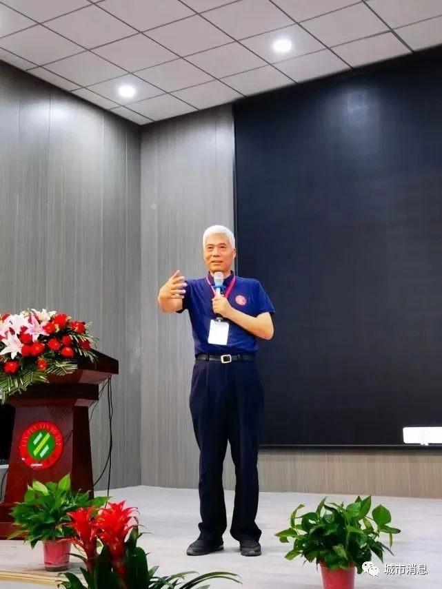 立中华十德树时代新人——临汾新博学十德教育论坛隆重召开