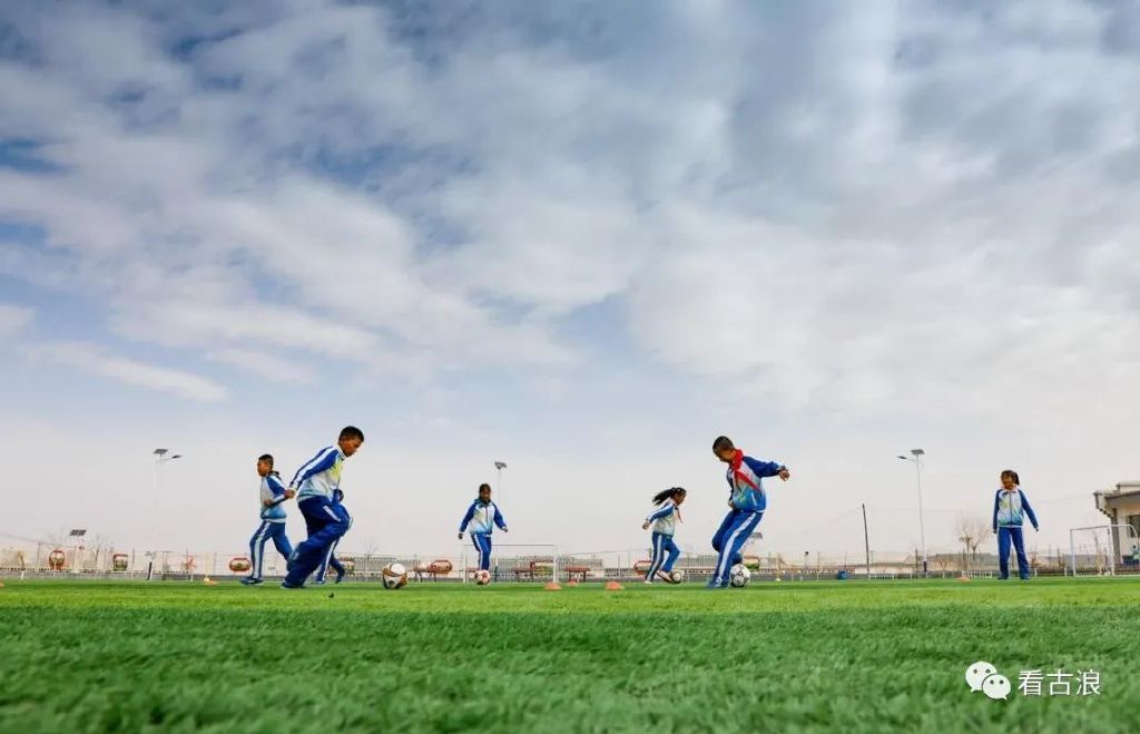 圆了山里娃的上学梦——《非凡十年：托起山村孩子的梦想》专题在古浪县引起热烈反响