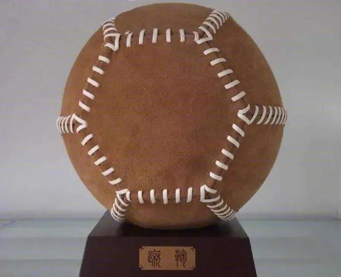 足球身价最高的是不是内马尔,身价最高的足球运动员梅西