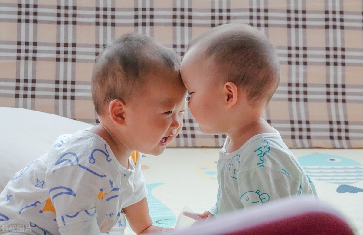 闺女上学谈恋爱怎么办,养女在家里没地位27岁不敢谈恋爱