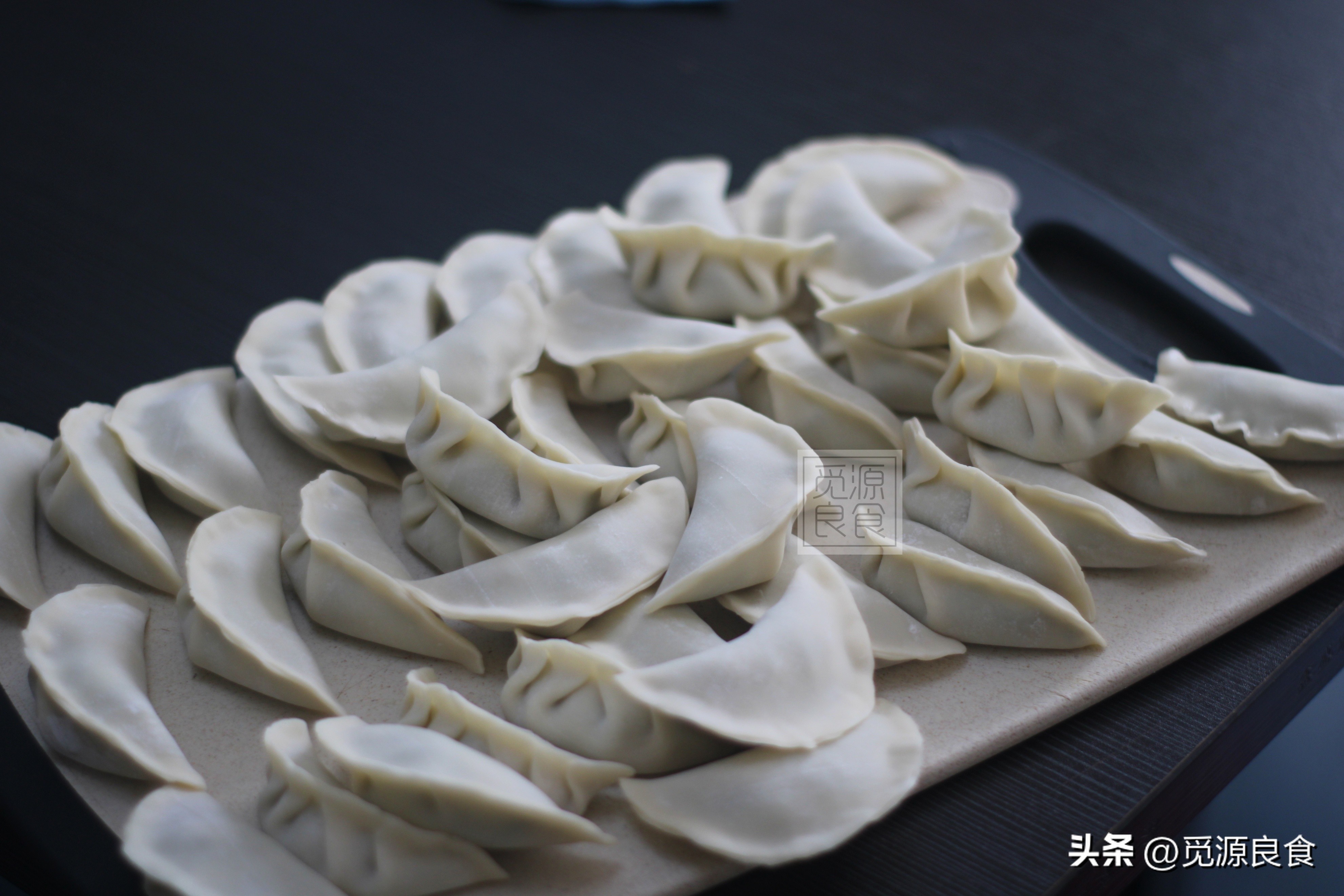 茄子韭菜鸡蛋饺子素馅的正宗做法,茄子丝瓜韭菜鸡蛋馅饺子