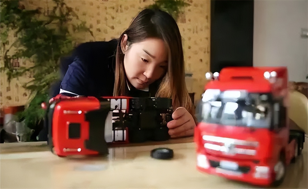 美女开18米大货车征婚,那年月入两万征婚的卡车女子现状