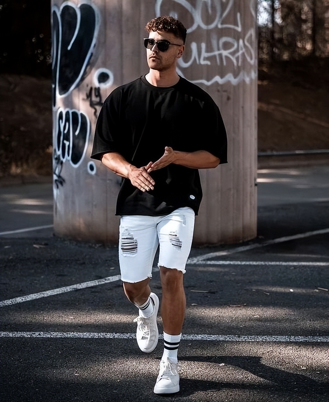 宽大的t恤男怎么穿才好看,宽松的直筒t恤怎么穿男