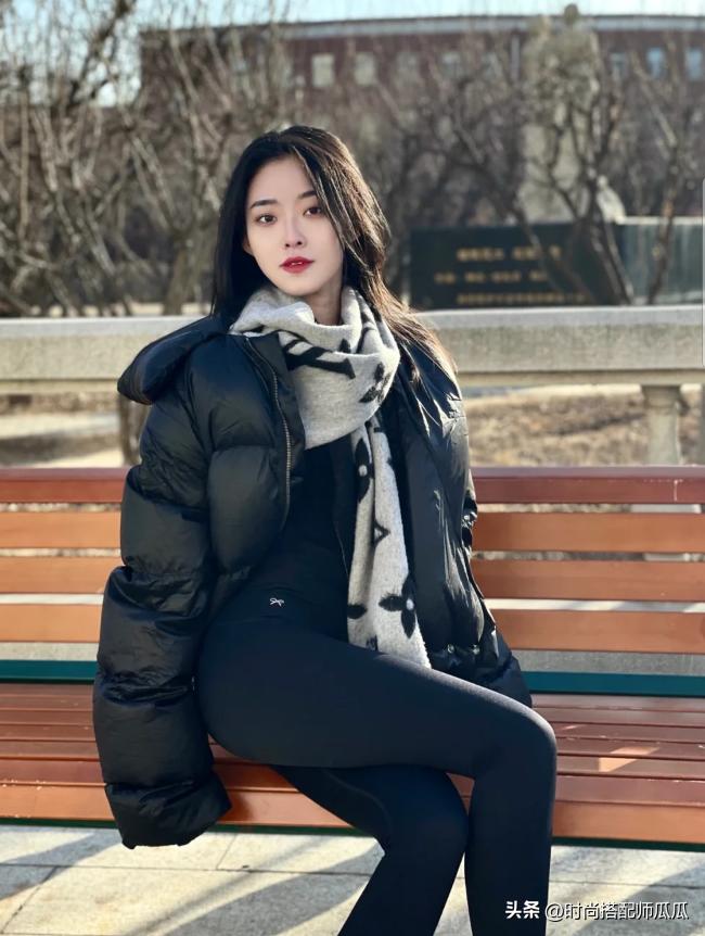 女人不管多懒，穿打*裤底**也别配运动鞋！瞧潮人这样穿，多时髦高级