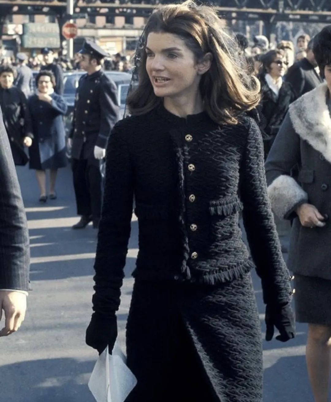 穿黑色套装,秋冬穿黑色套装