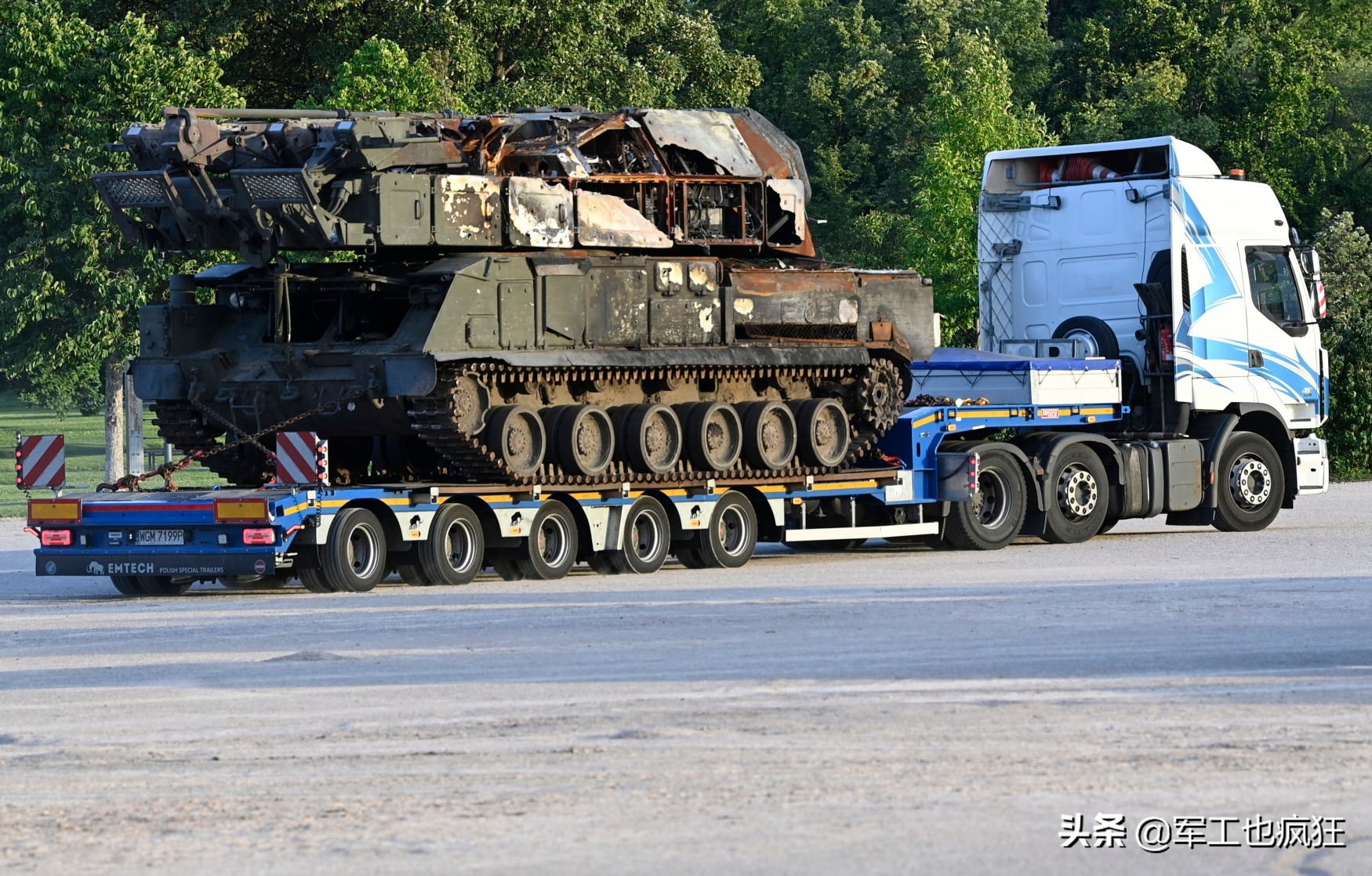 俄罗斯废旧*器武**在捷克展出，法国人意外躺枪遭鄙视