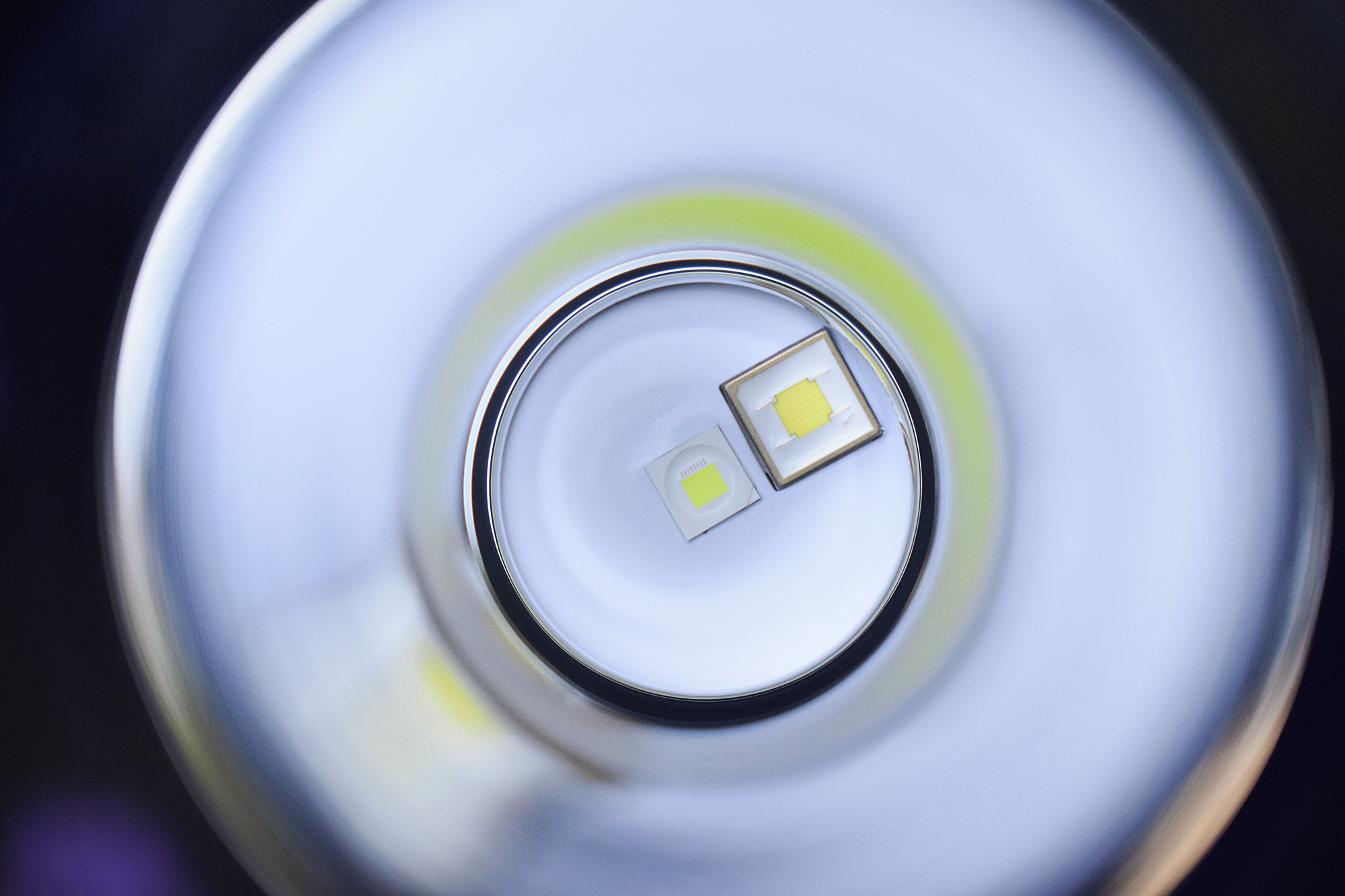 双光源任切换，千米光柱一线天！CYANSKYH5GT远射手电体验