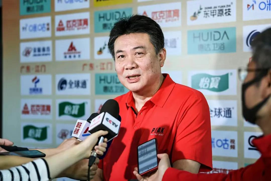 女排主帅蔡斌二传,中国女排教练蔡斌13场宝贵历练