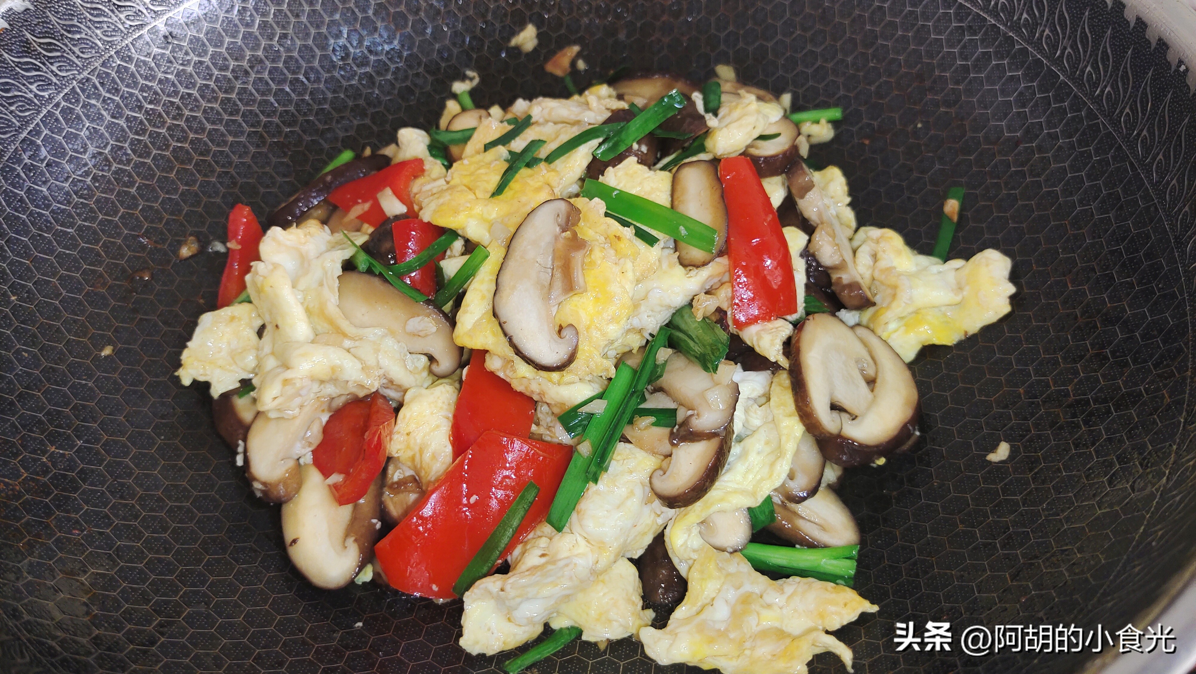 香菇炒鸡蛋怎么炒好吃视频,好吃又营养简简单单的香菇炒鸡蛋