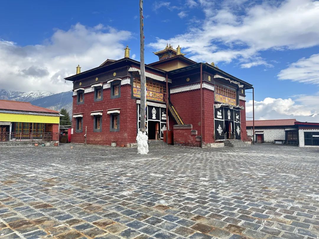 7月24日|浓浓援藏情，沪藏一家亲珠穆朗玛峰、扎什伦布寺9日“上海-日喀则”援藏旅游包机活动