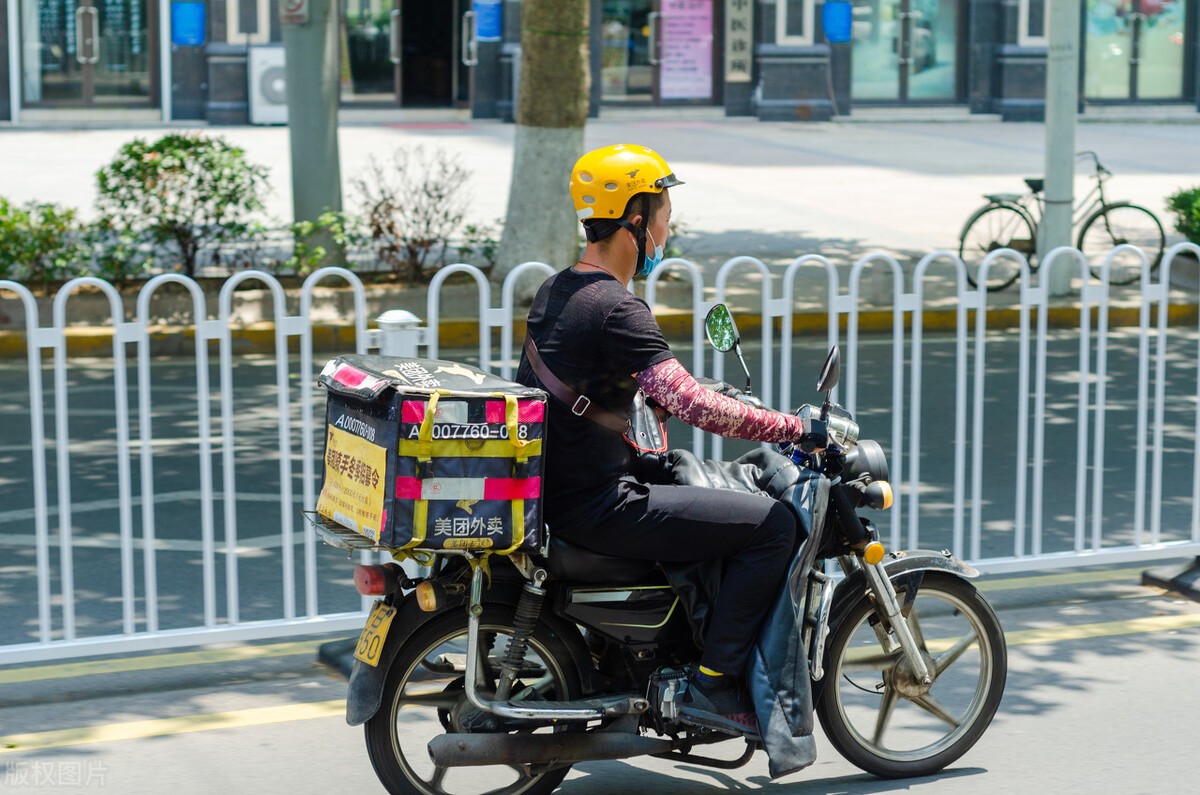 双11快递员送快递辛苦,日均送货5亿件双11快递小哥辛苦了