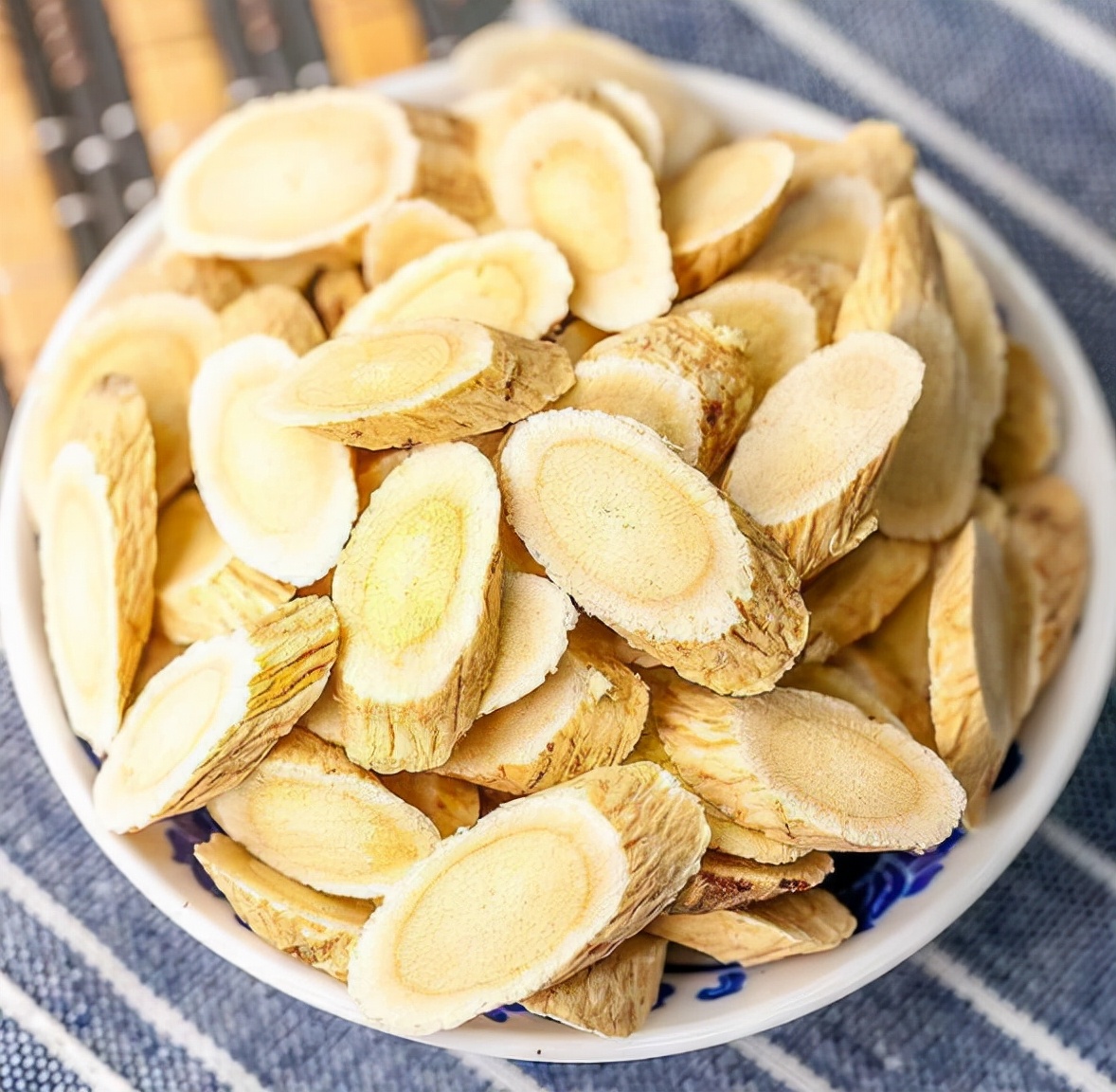 经常喝黄芪水，人为何会变瘦？注意：黄芪水的副作用，多加重视