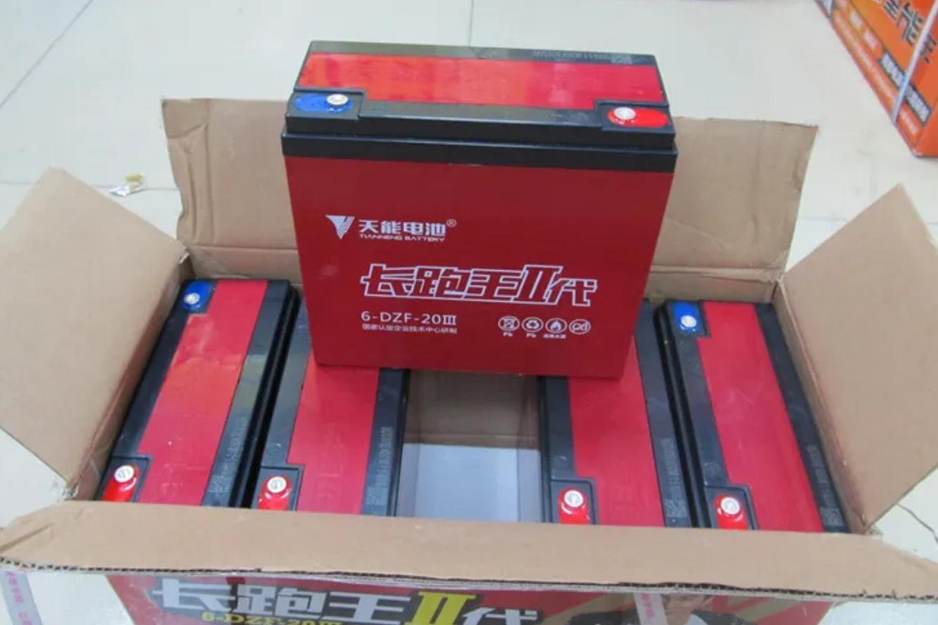 电动车换一次48v12a电池要多少钱,今天换了一组电瓶680贵不贵