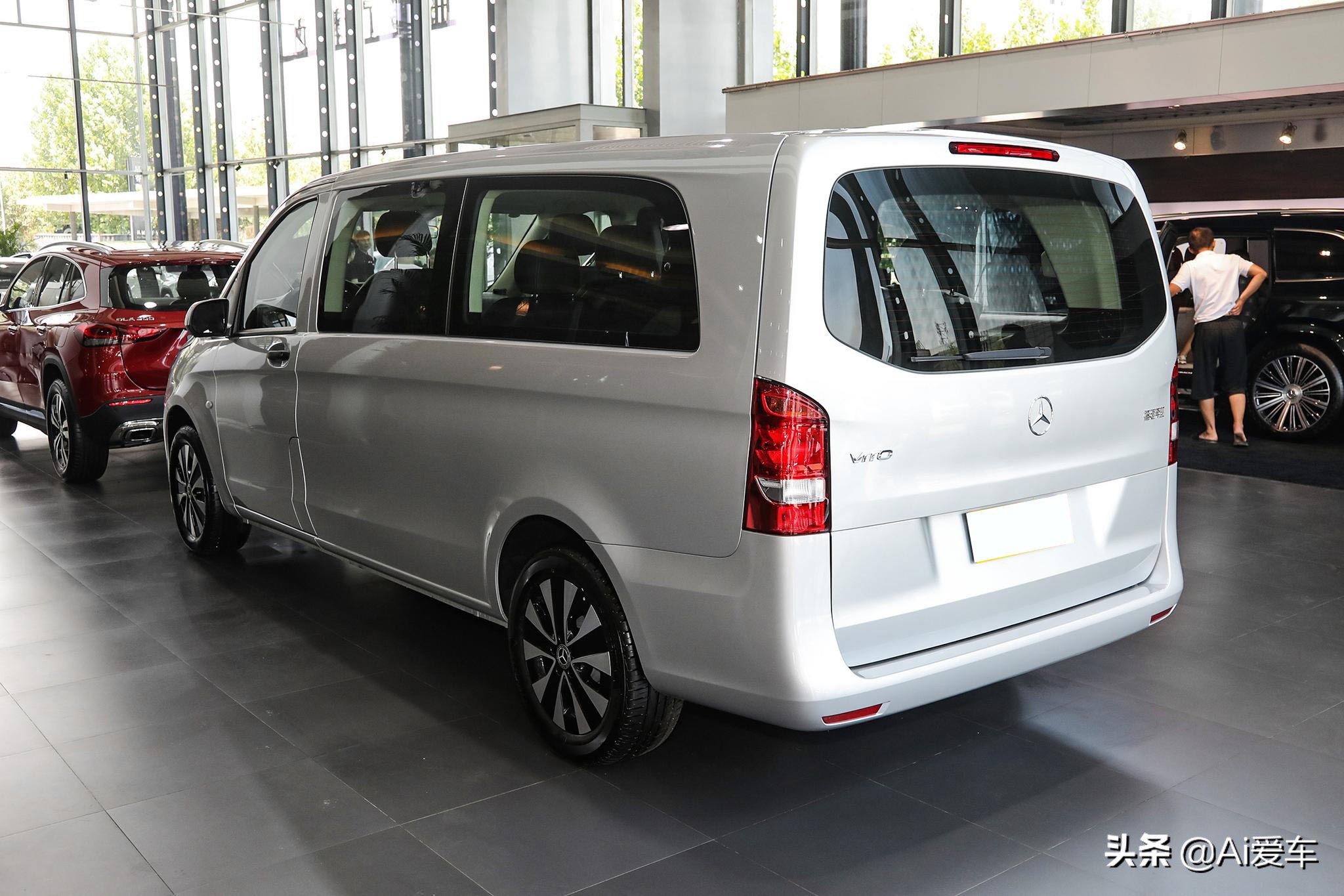 最便宜的奔驰自动挡二手车,2023款奔驰威霆7座原车内饰啥样的