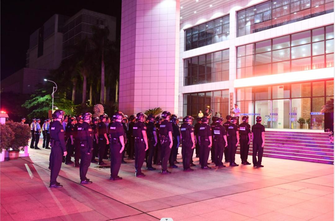 夏季治安打击整治百日行动督导组,儋州市公安强化夜间巡逻