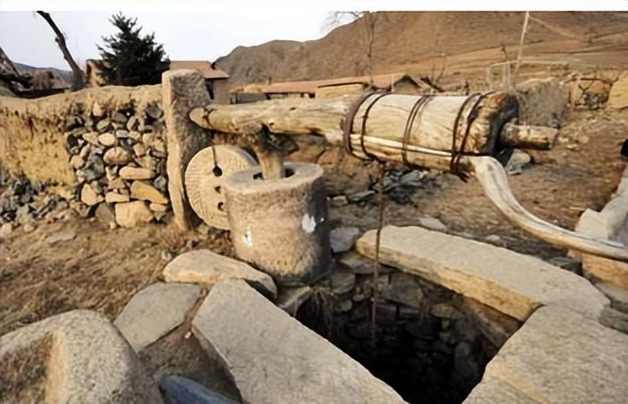 日军兽行：当着男人的面玷污了女儿，临走还残忍割下妻子乳房