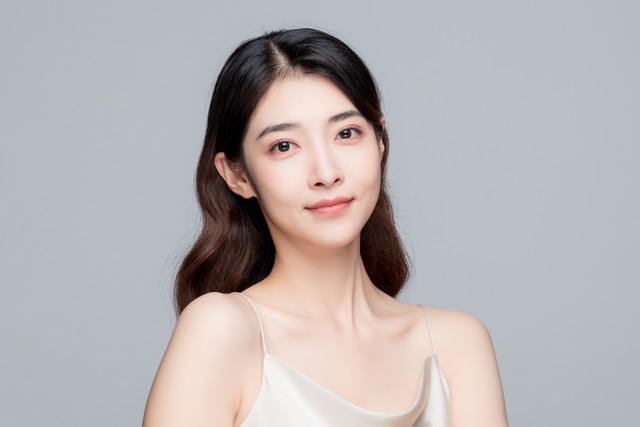 我在城中村开网吧，目睹了对面洗头女工的黑白人生