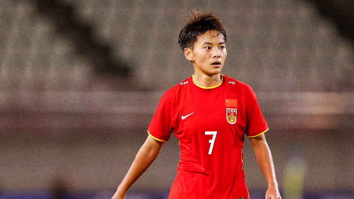 王霜加盟热刺亮相,王霜加盟路易斯维尔竞技