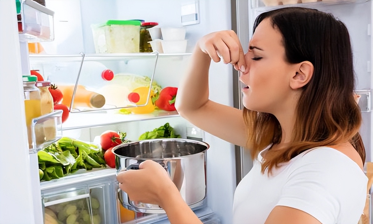 冰箱擦的很干净了还是很臭?教你4招,轻松解决再也没有异味