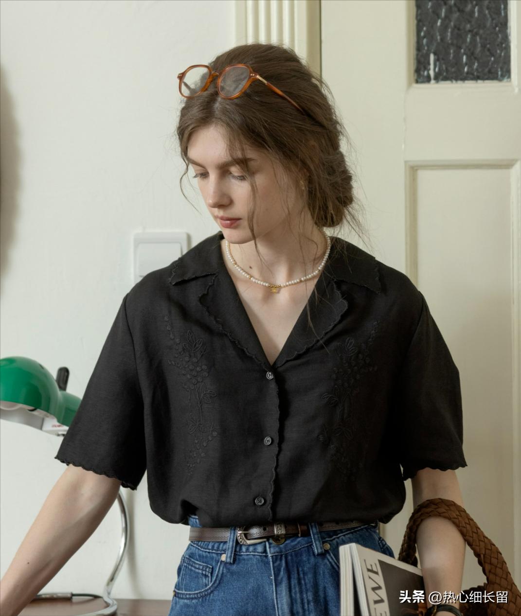 t恤加上立体感强的衬衫气场全开,女式短袖t恤衬衫