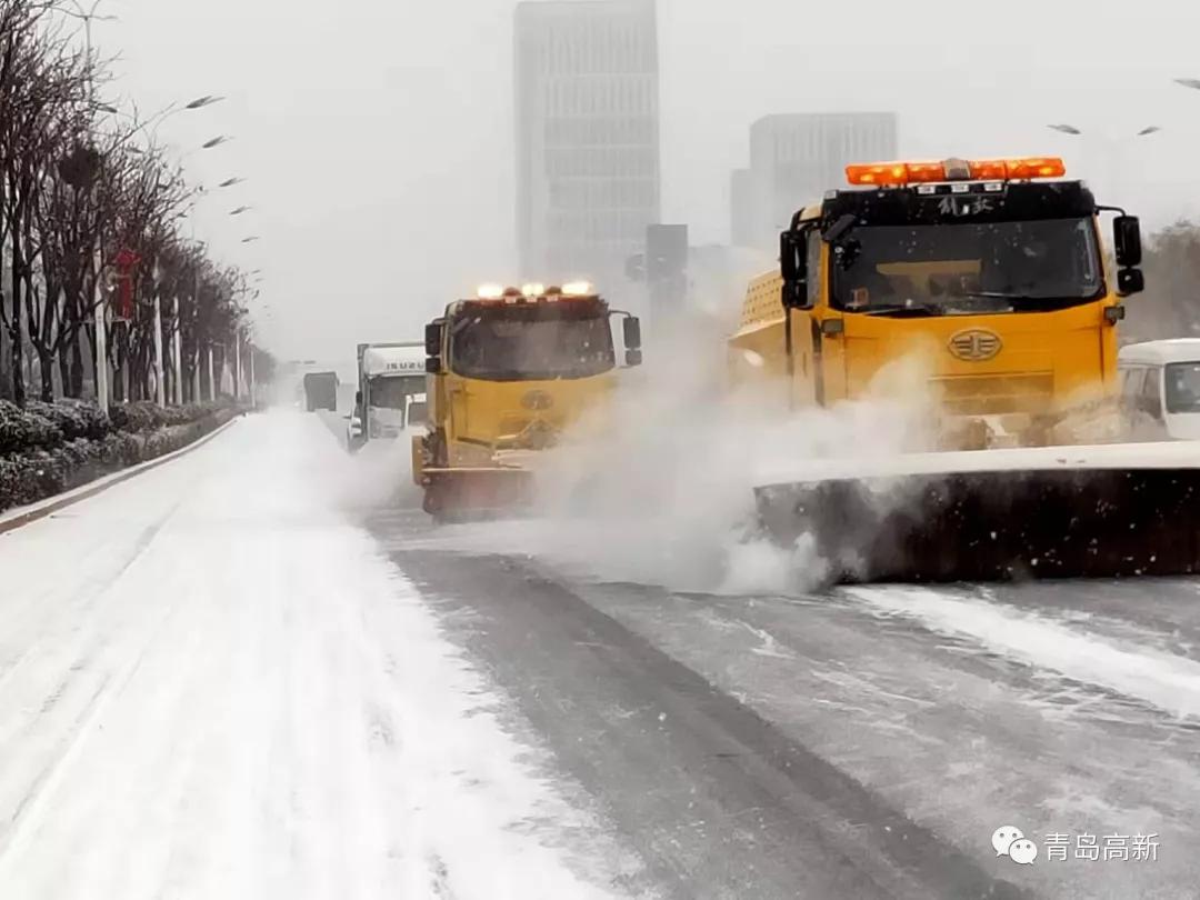 浴“雪”奋战!高新城维公司全力以赴保障道路通畅