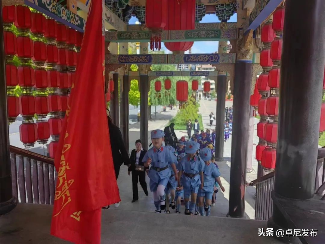 聆听红色故事传承红色精神幼儿园,参观红色教育基地的系列活动名称