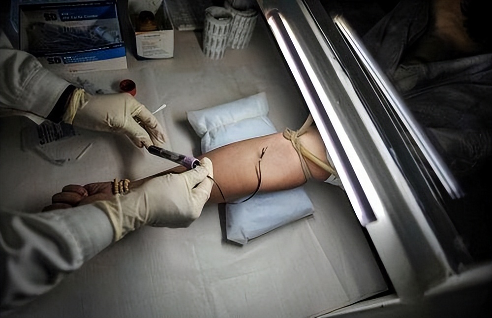 31岁男子高烧不退,32岁男子感染新冠发烧