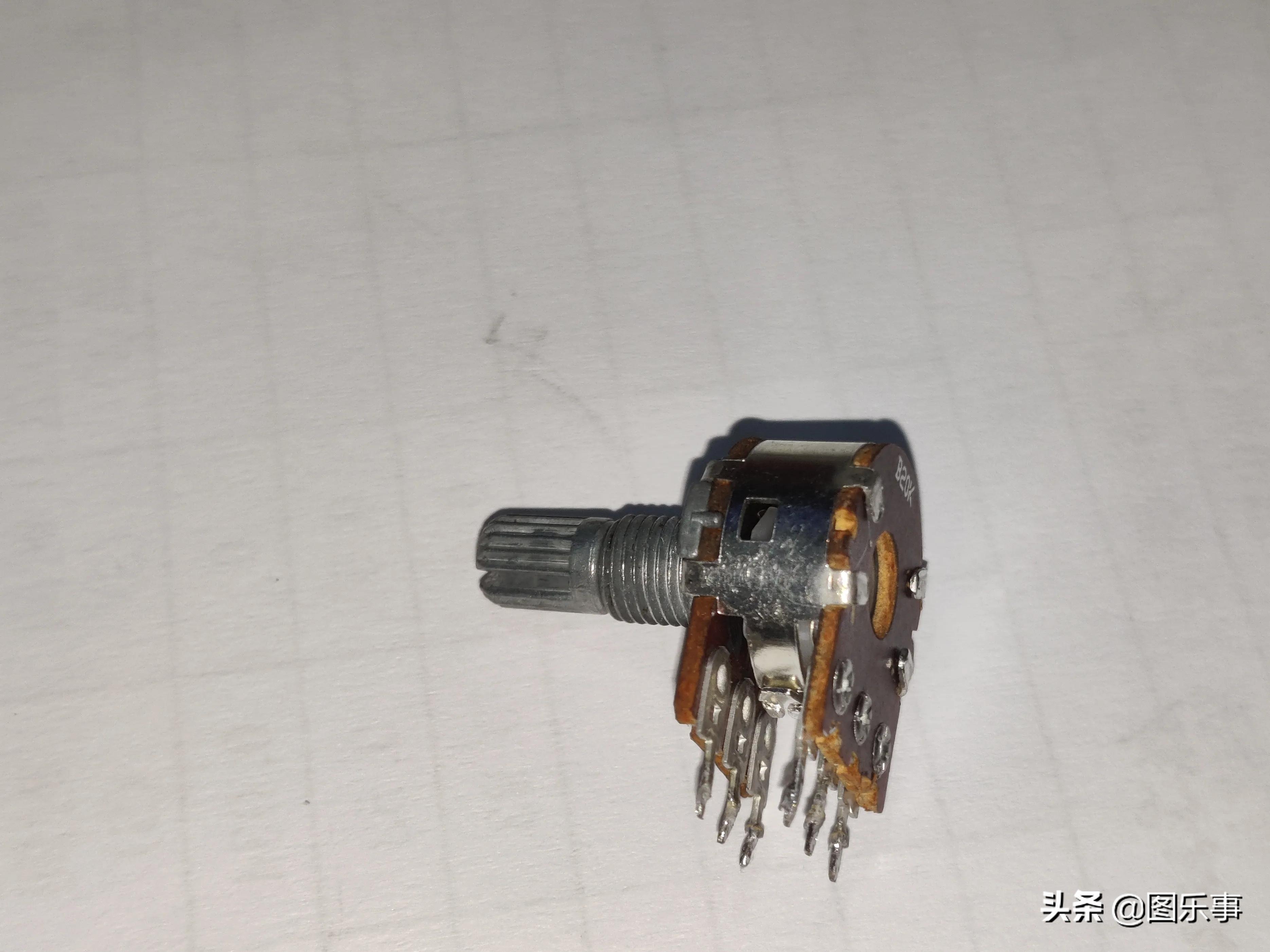 功放音响重音怎么调,功放左右声道音量不一样怎么修