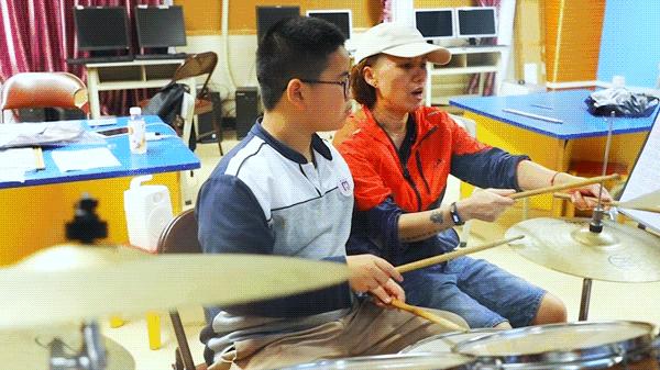 前方高能谁演的,前方高能校园歌手演唱瞬间