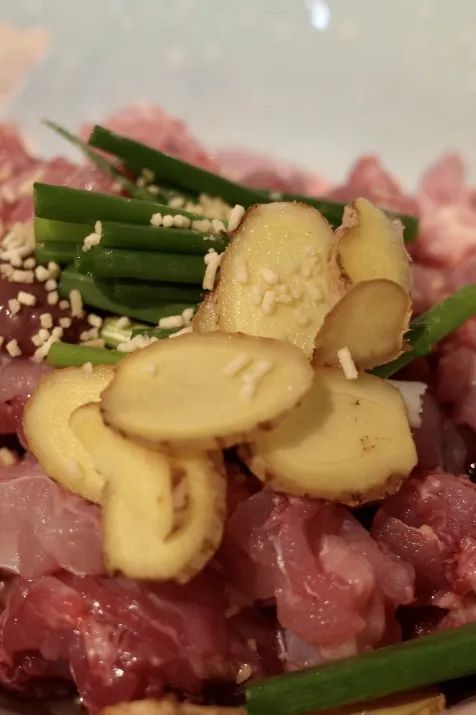 终于炒出了两锅会说自贡话的兔儿