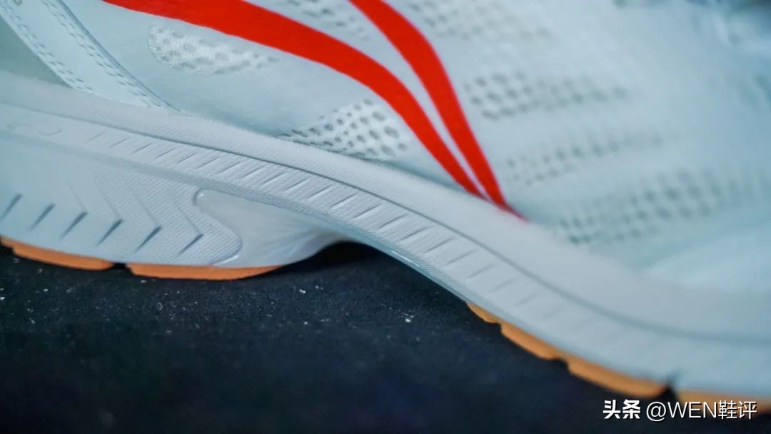 李宁扶遥v2复古银真实效果,好物推荐跑步鞋