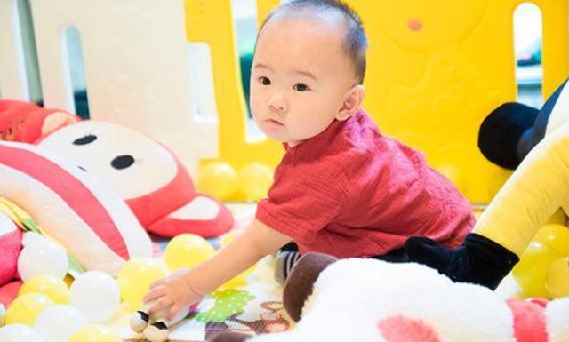 4岁左右的孩子，仍然在喝配方奶，正常吗？配方奶几岁喝好些？