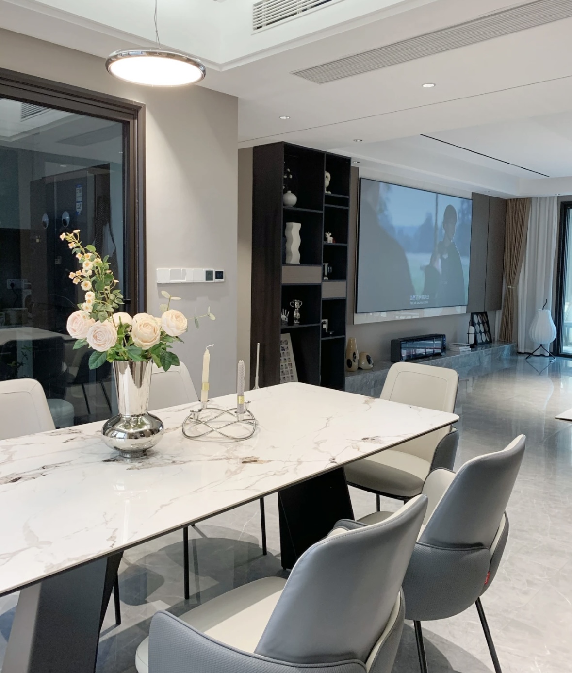 各种样式的岩板餐桌,实木餐桌和岩板餐桌效果图对比