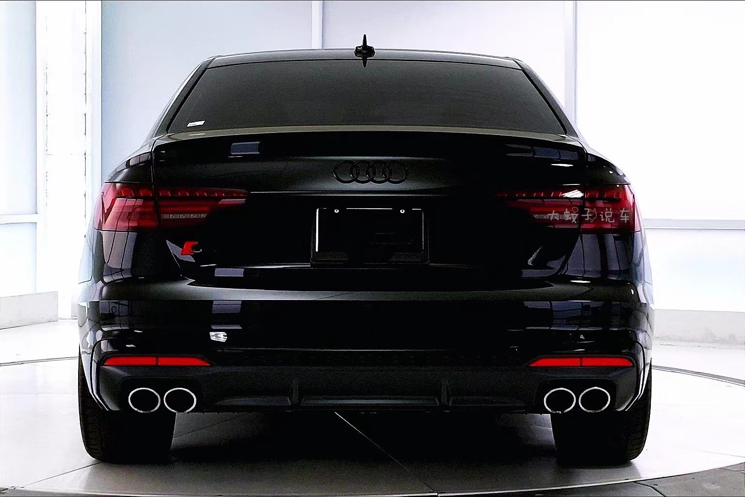 奥迪a4黑武士改装,奥迪全新a4实车曝光溜背造型