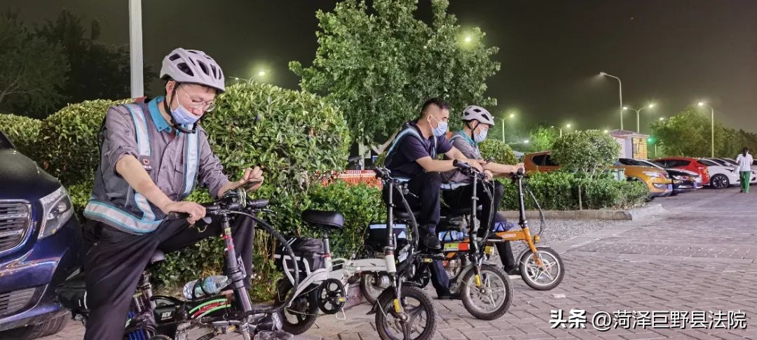 代驾司机一般晚上几点接单,凌晨还在街边等待接单的代驾司机