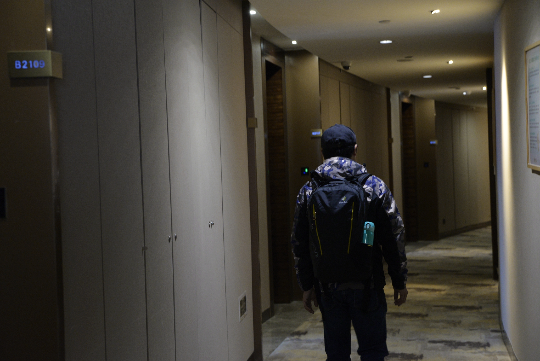 商务风格双肩电脑包,高端商务电脑背包