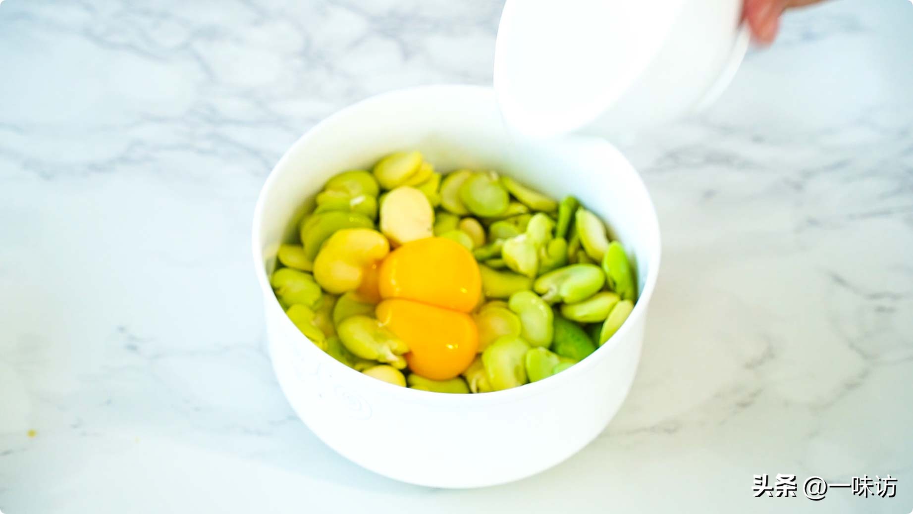 蛋黄蚕豆糕的家常做法,蛋黄焗蚕豆的家常做法