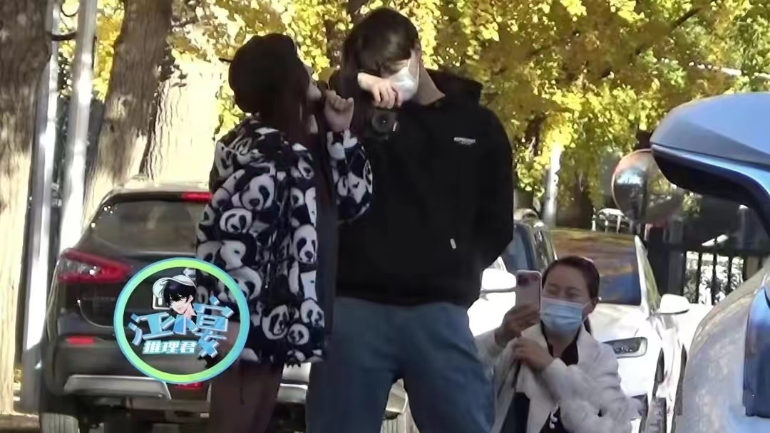 李小璐被曝绯闻,与李小璐形影不离