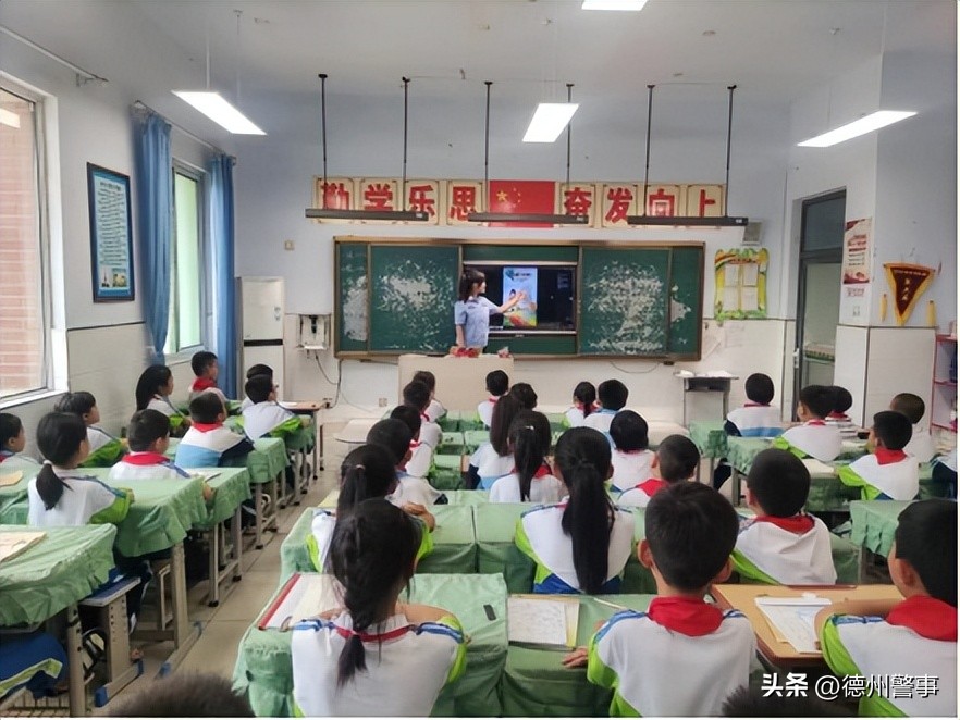 跟着警察去抓酒驾,跟着警察叔叔去出警