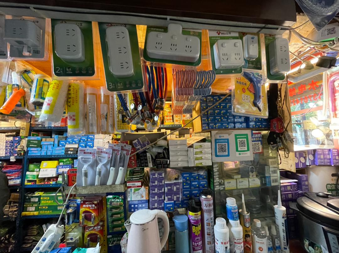 梧桐区的五金店,都是长久又顽强的存在