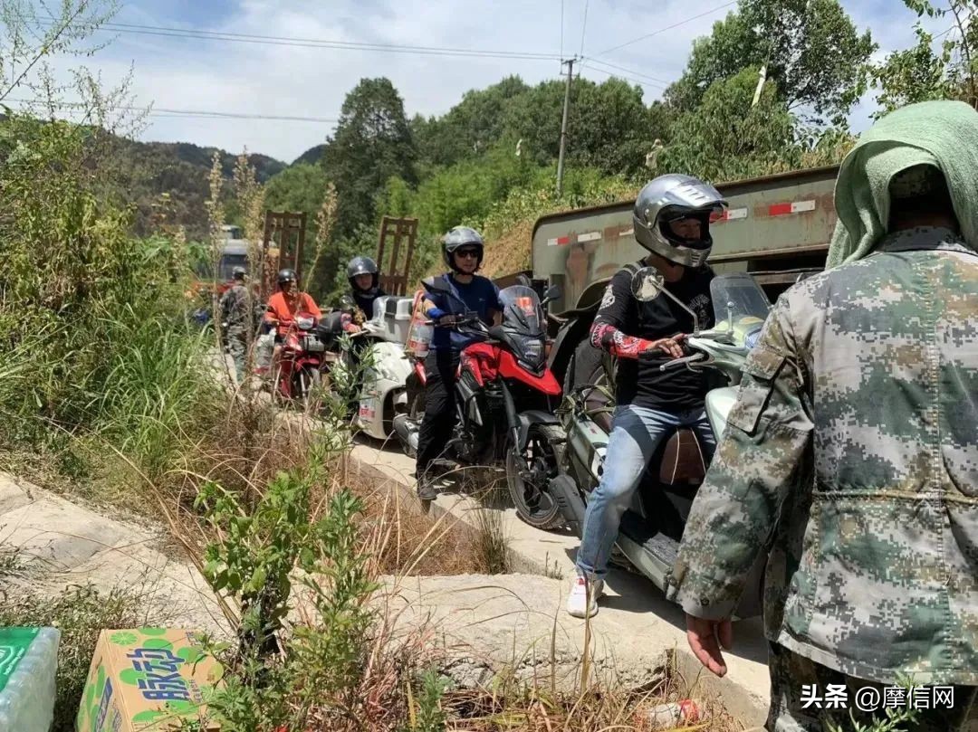 迎战川渝山火的消防员,重庆众志成城对抗山火